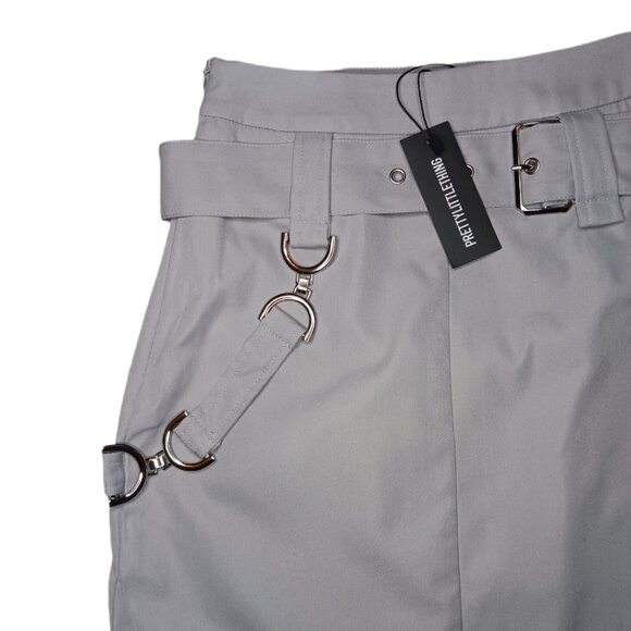 Pretty Little Thing Womens Size 0 Mini Skirt Light Gray Woven Utility Buckle - Picture 2 of 6